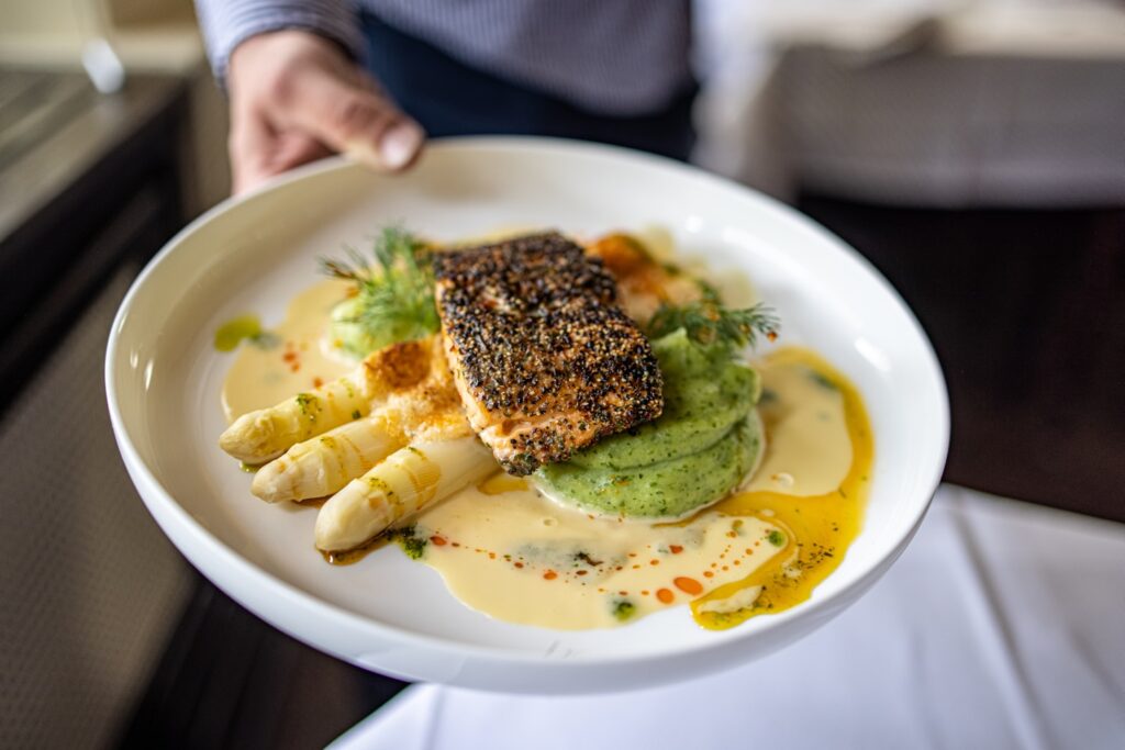 Salmon in Pepper with mashed Potatoes and Asparagus